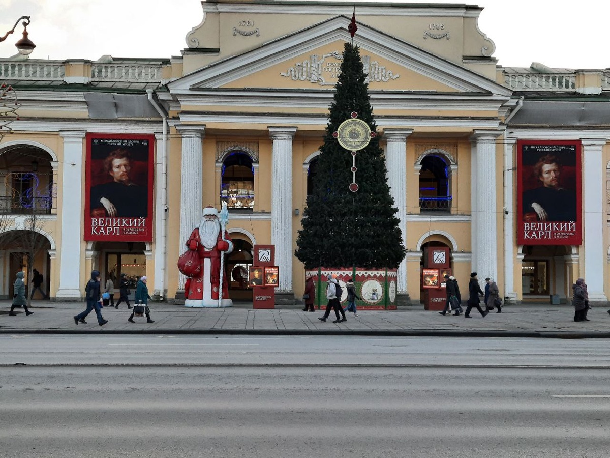 Елочка около Гостиного двора. Санкт-Петербург. Фото из личного архива