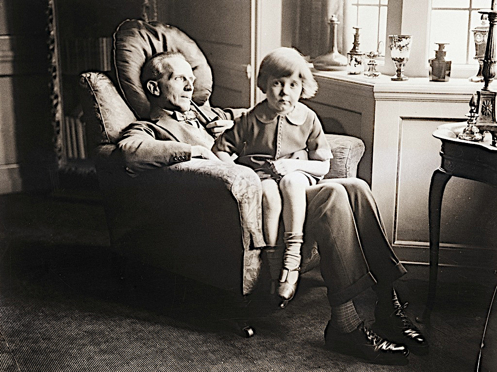 Алан Милн с сыном