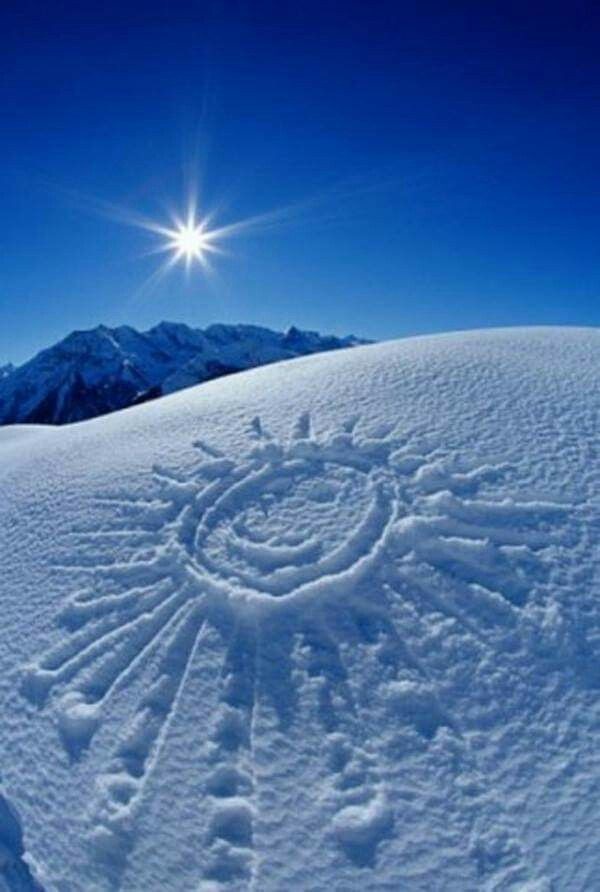 Свет — он в человеке. И окружающий мир человека озаряется его собственным, внутренним Светом.Мир вокруг нас такой, каким мы его делаем. Человек — своего рода фонарь. Его внутренний Свет, его любовь и истинная доброта — это сила, которая освещает мир вокруг него. И вокруг каждого из нас всегда ровно столько Света, сколько мы его отдали. Чем больше ты открываешься, тем светлее вокруг тебя становится.                                 Анхель де Куатьэ