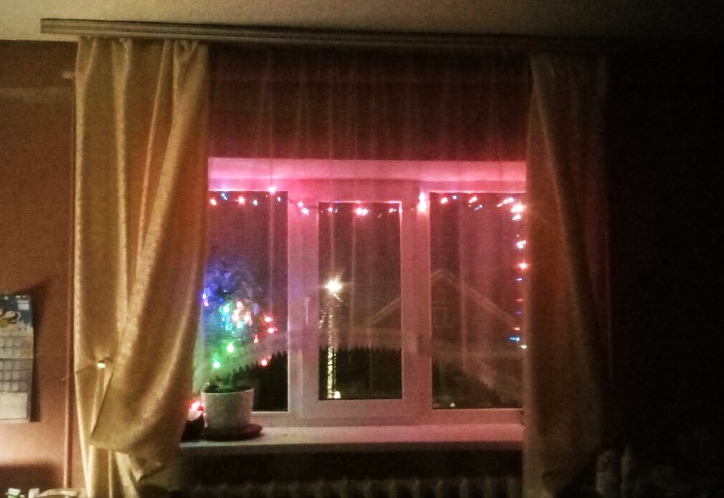 А вот так светится дома)