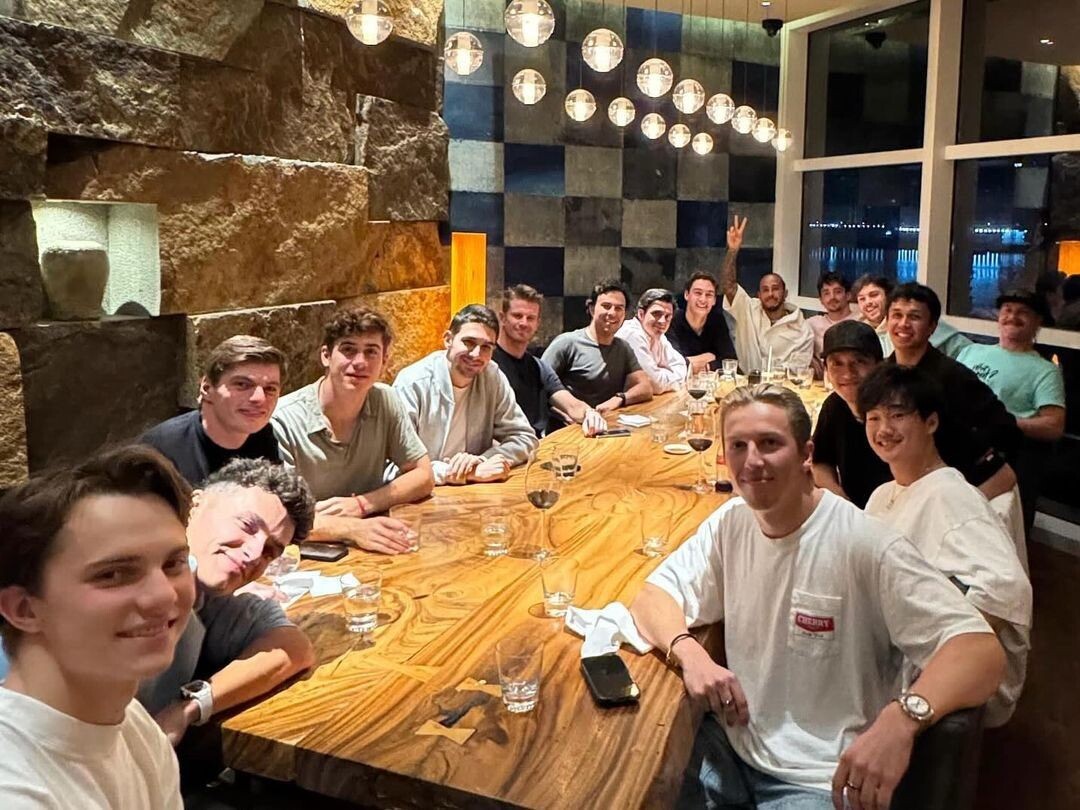 Ужин пилотов Формулы 1 в Абу-ДабиФото: Соцсети  📷
