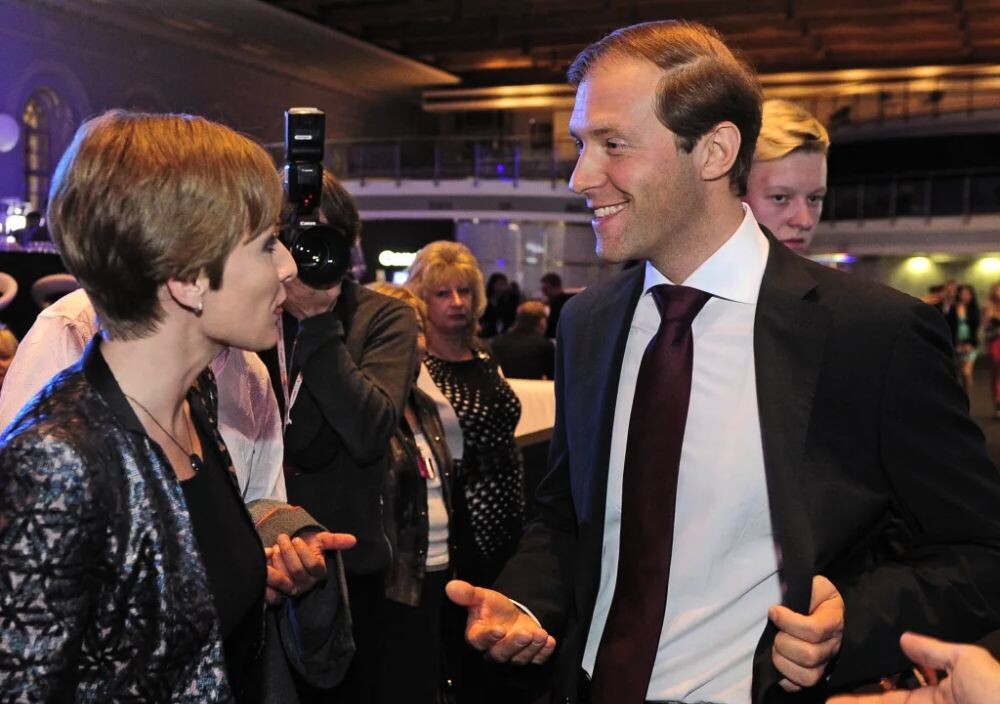 Денис Мантуров в костюме "Сударь" на модном показе