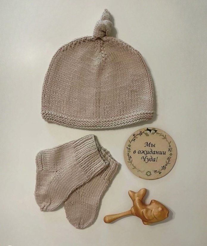 Комплект носочки и шапочка-гномик