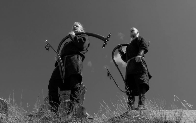 WARDRUNA (в руках бронзовый лур примерно 1500-500 гг. до н.э.)