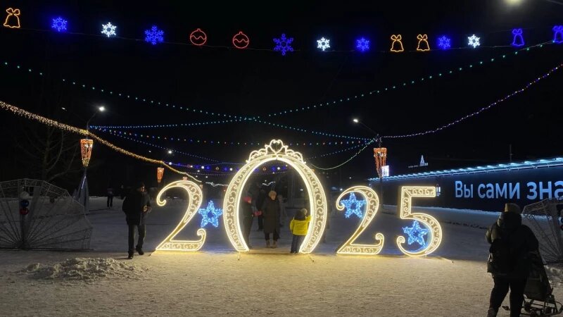     Зимний городок на площади Сахарова. Алина Попова