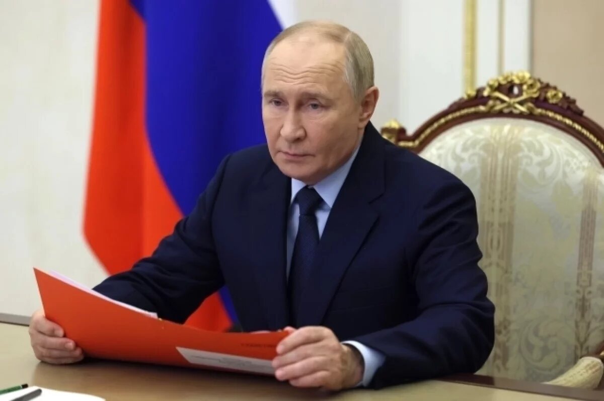    Президент Владимир Путин наградил выдающихся жителей Среднего Урала