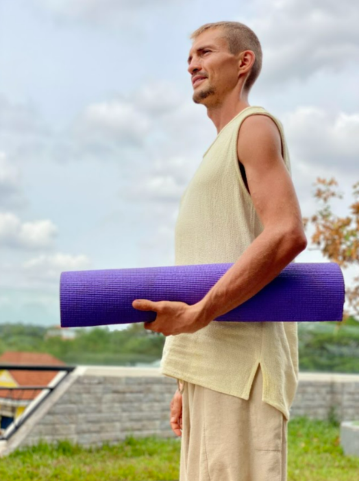 Медитация в большом городе: как найти внутренний покой среди шума и стресса?