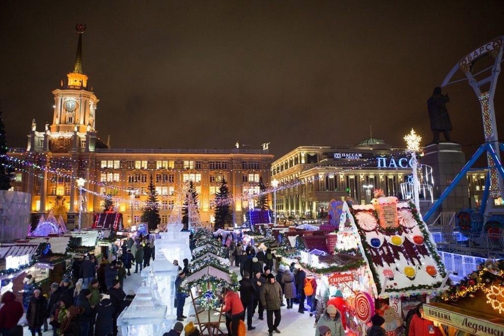 Ледяной замок, герои русских сказок и девять горок