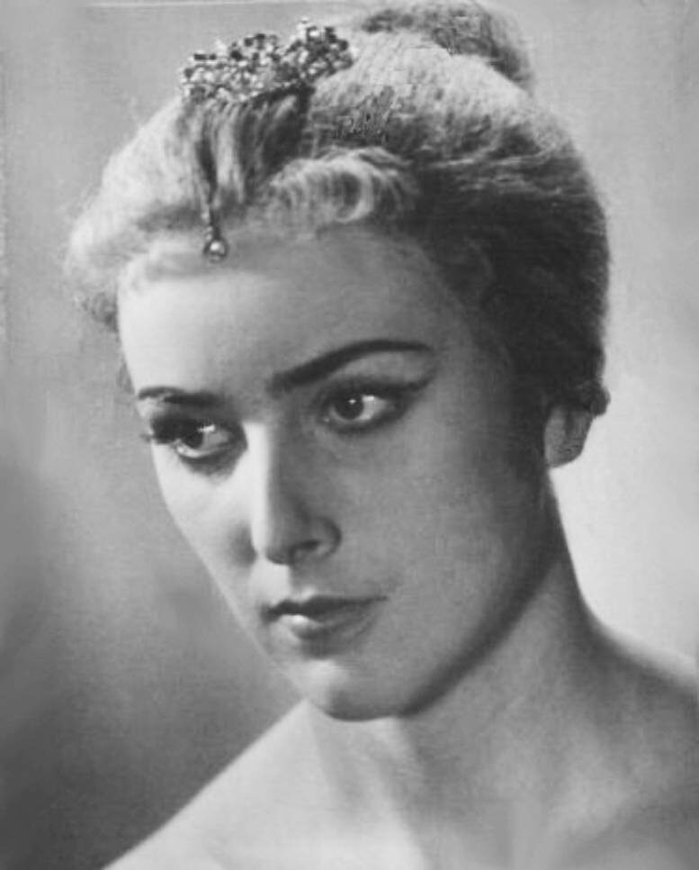    Ирена Баженова окончила Ленинградское художественное училище в 1953 годуСоцсети