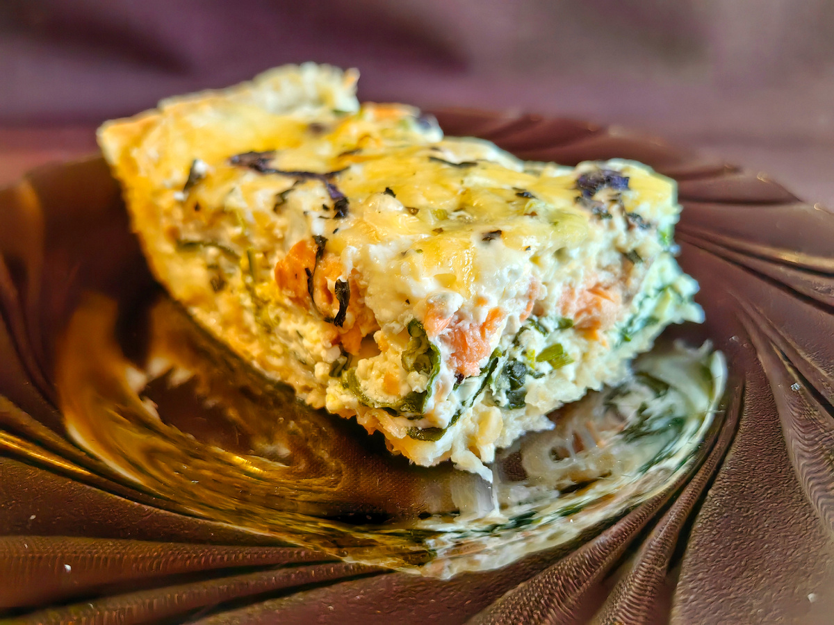 Киш с красной рыбой.