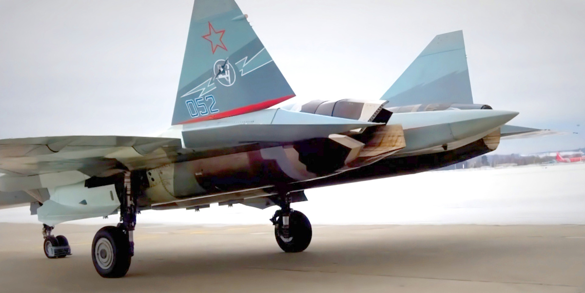 Двигатель АЛ-51Ф с плолским соплом установленный на летающую лабораторию ПАК-ФА.