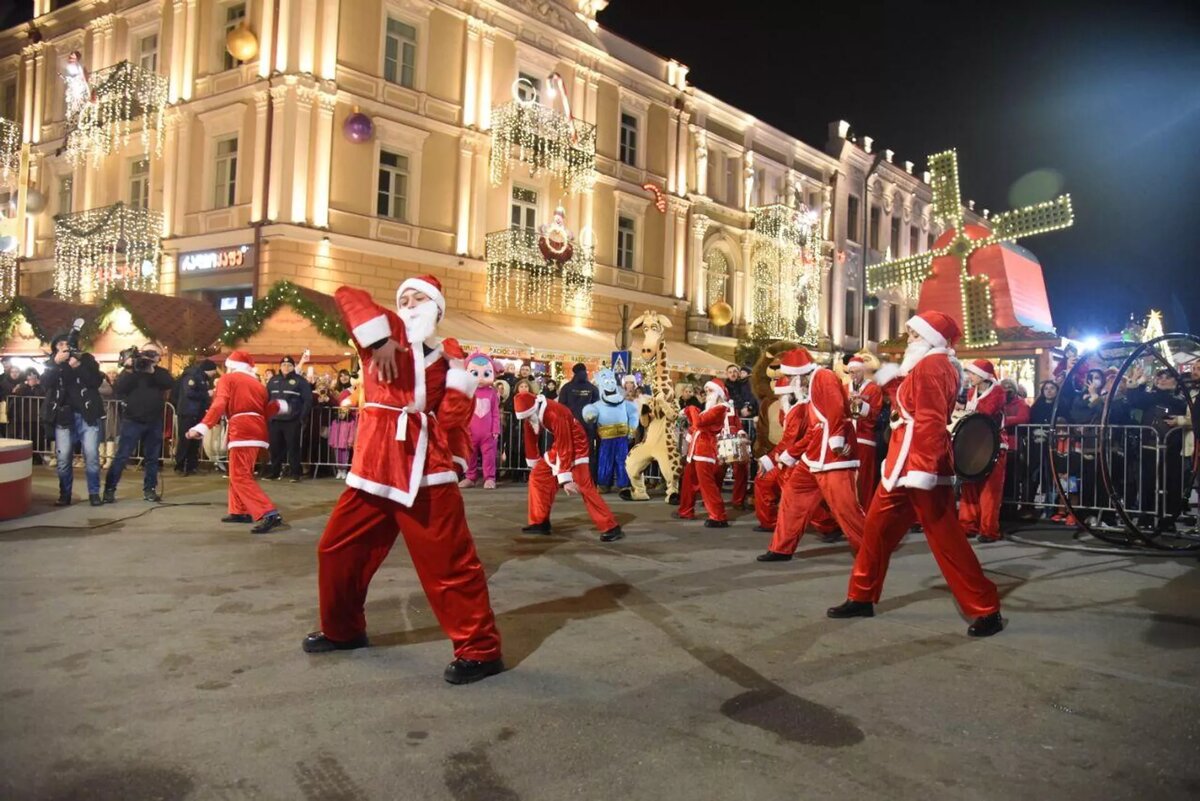 Новогодняя деревня открылась на площади Орбелиани © photo: Sputnik / Stringer