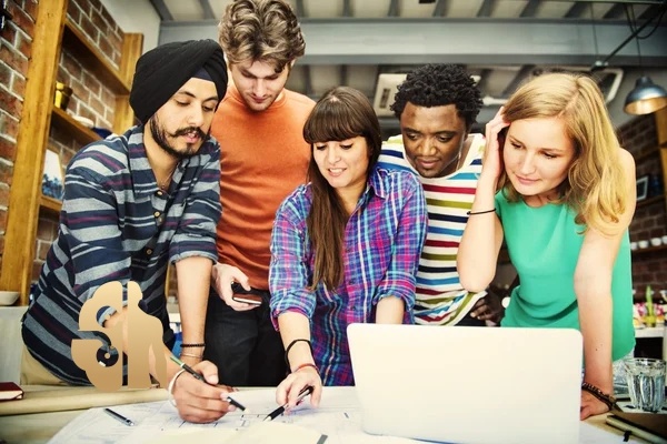 Почему мы испытываем межнациональную агрессию, с точки зрения нейробиологии, и как с этим быть