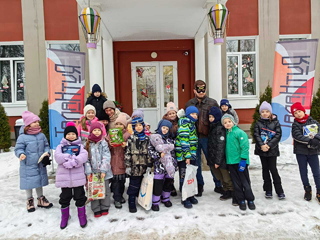 По Твери ездит кэтбэтмобиль и собирает подарки для бездомных животных