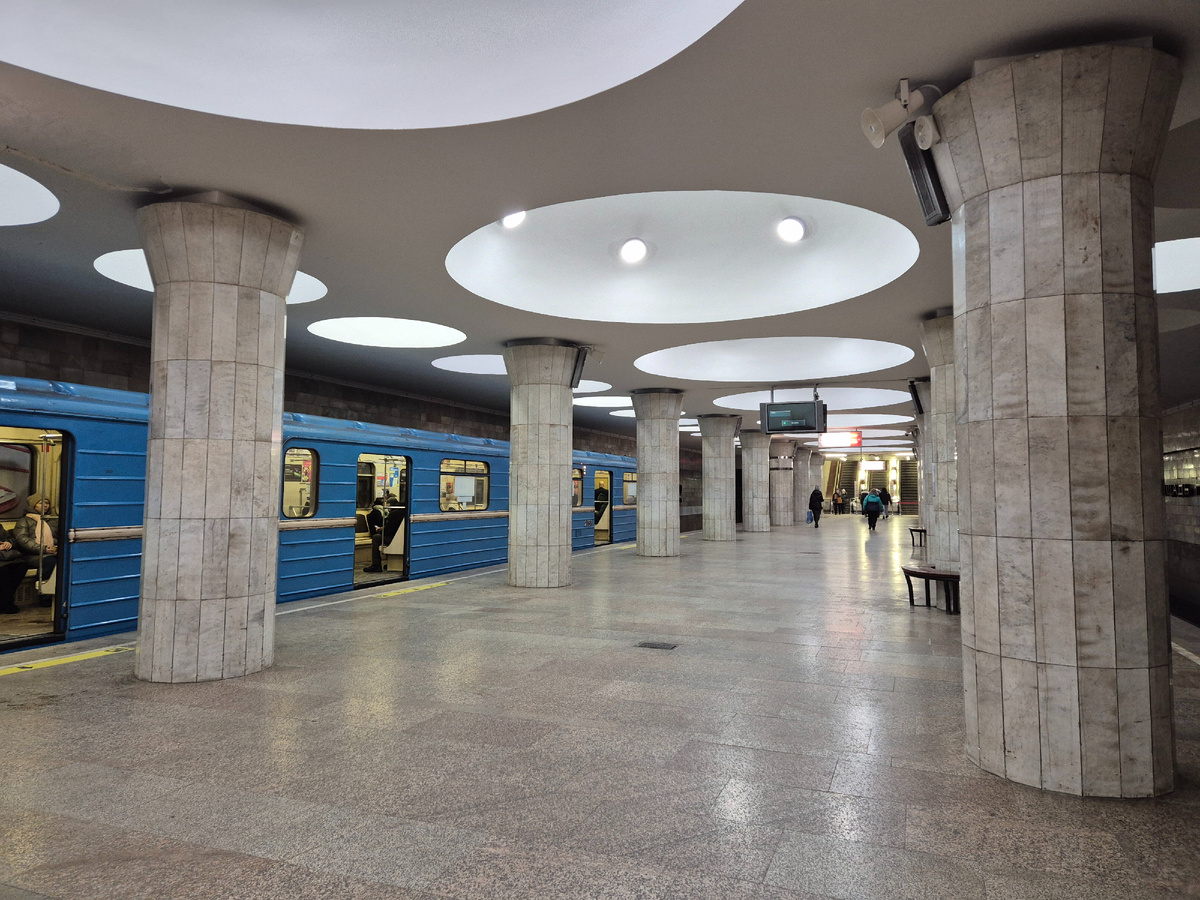 Станция Площадь Гагарина-Михайловского