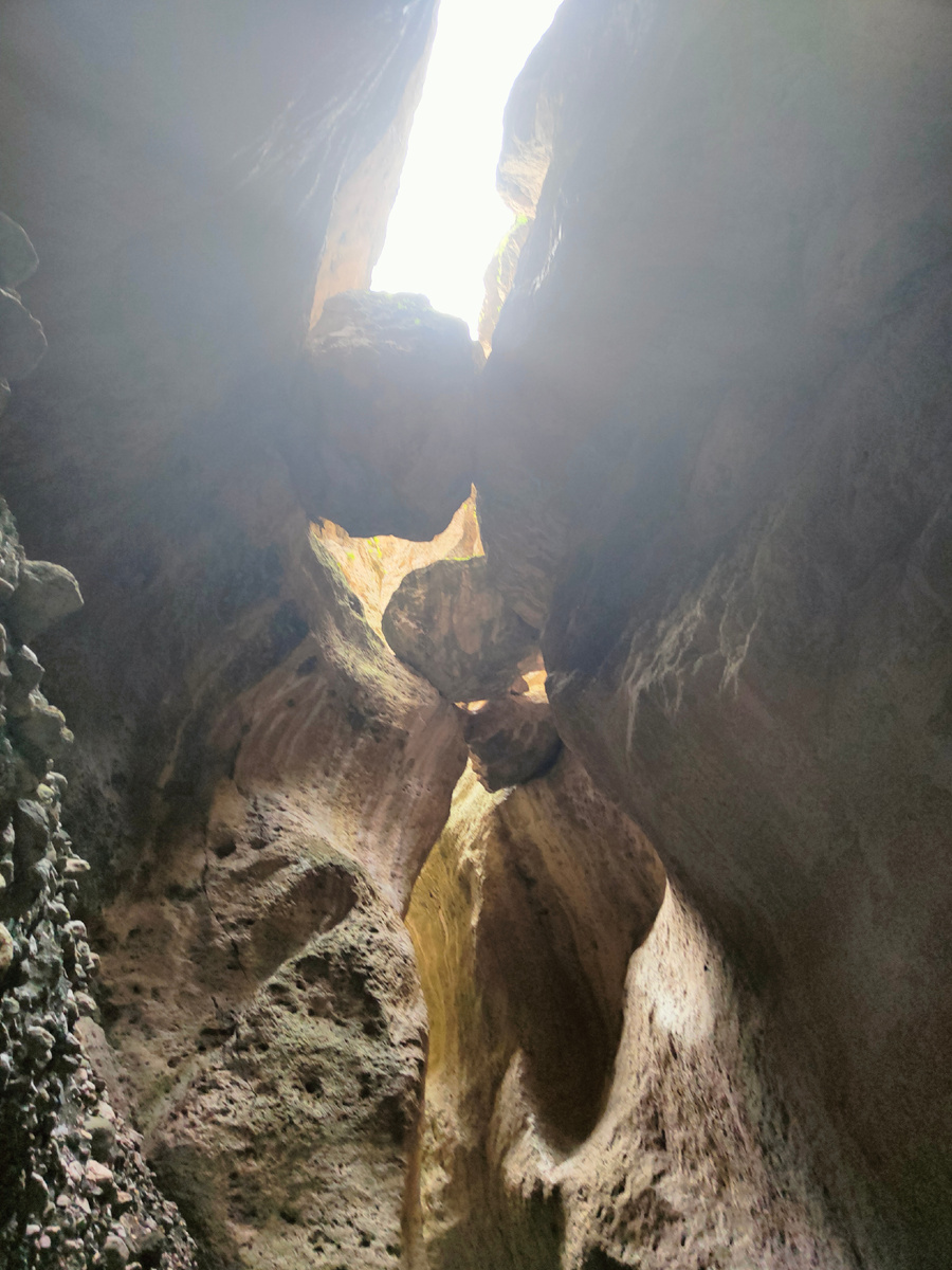 Однажды они обрушатся. А паводок унесёт их прочь из теснины.