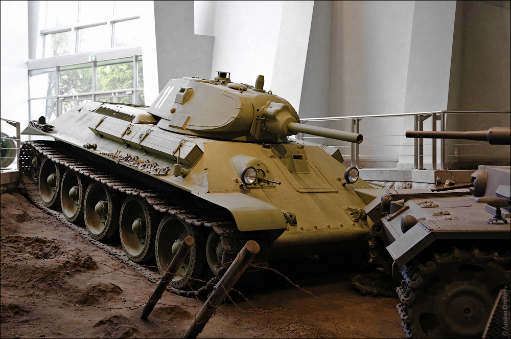 Т-34-76 обр. 1940 года с оригинальной пушкой Л-11 в музее Минска