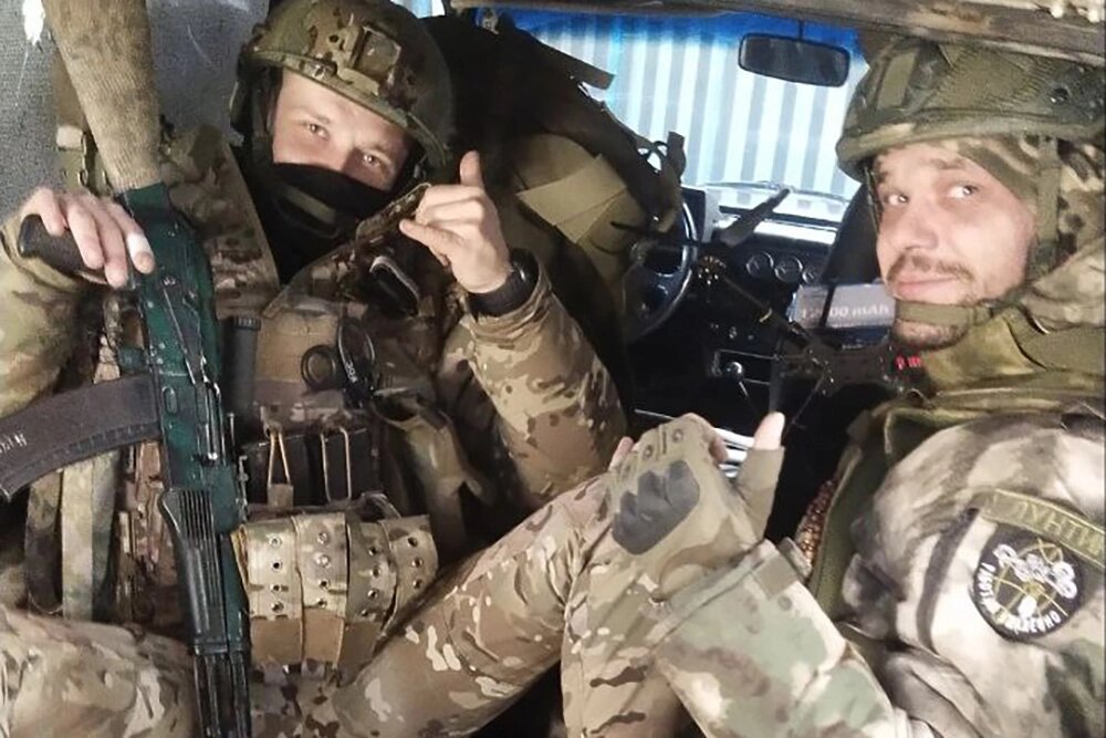    Лунтик без маски и боец Спектр. Фото: Фото из личного архива героя публикации