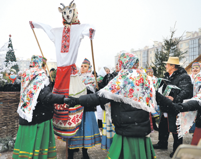 И традиционные пляски, и вкусные угощения - веселись на славу! Фото: Егор ЕРМАЛИЦКИЙ/ИД «Беларусь сегодня»