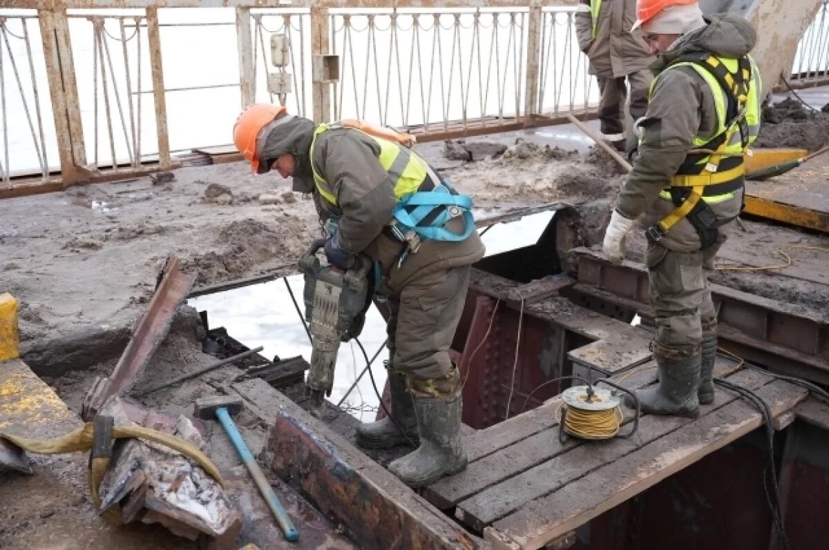    Болдакин проверил, как ремонтируют деформационные швы Императорского моста