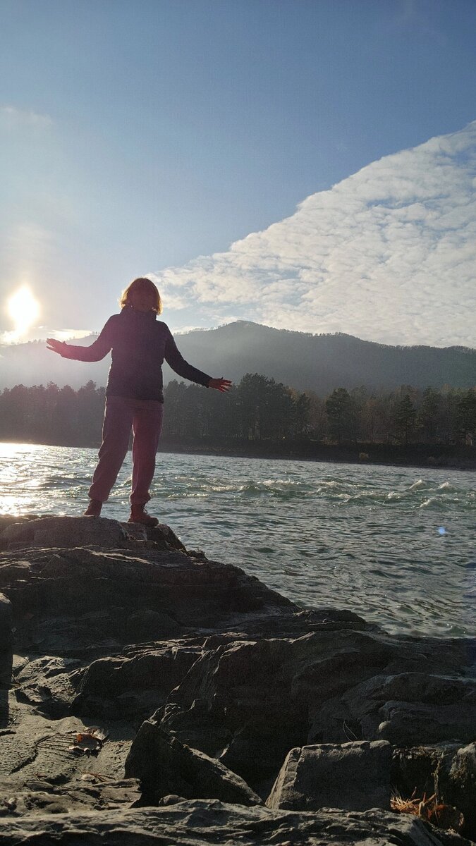 Алтай, район Чемала, на берегу Катуни, октябрь 2024