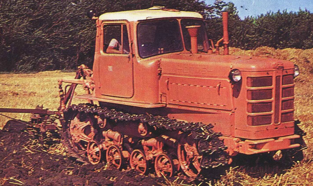 vstu.ru Фото с Яндекса.  В загонке ДТ–75.