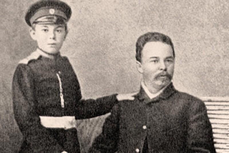 Александр с отцом. 