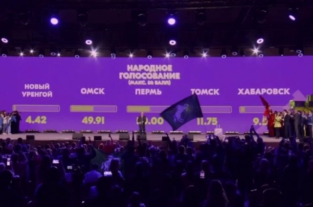    После слов Кириенко толпа бурно разразилась аплодисментами. Фото: губернатор Пермского края Дмитрий Махонин