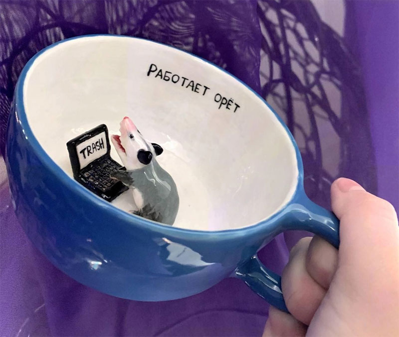 Кружка с опоссумом работает орет (источник - vk.com/huntingbats)