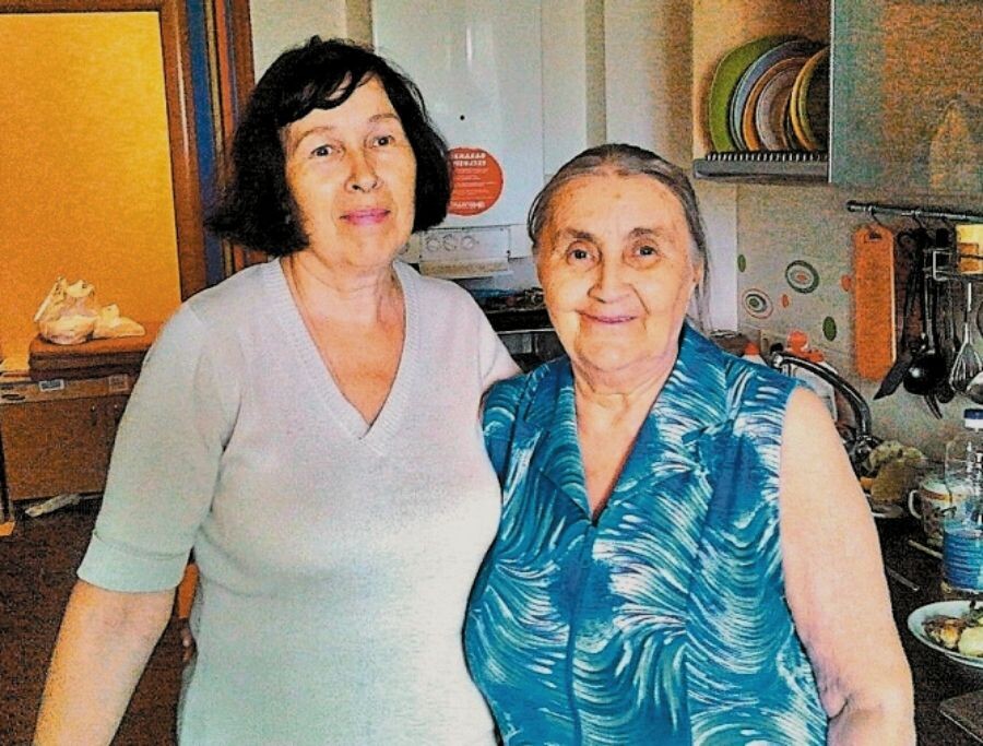 Лидия Барабанова с родственницей