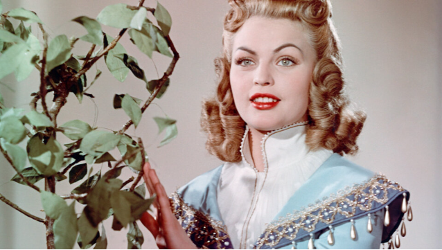 Кадр из фильма "Поющее, звенящее деревце" (1957)