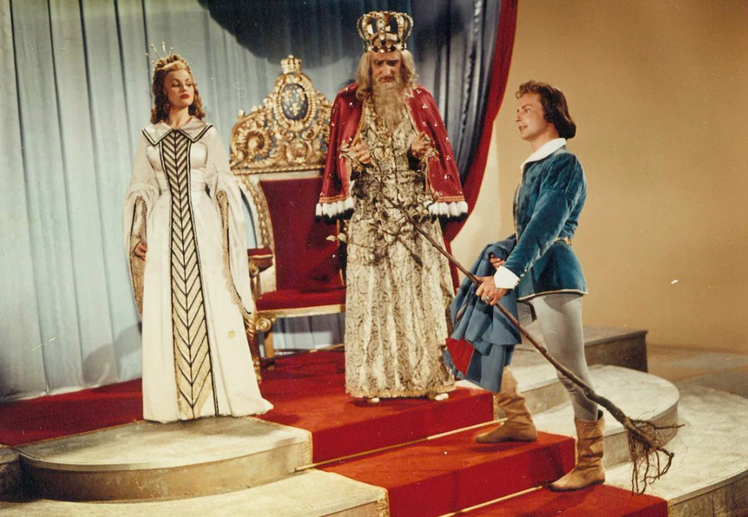Кадр из фильма "Поющее, звенящее деревце" (1957)