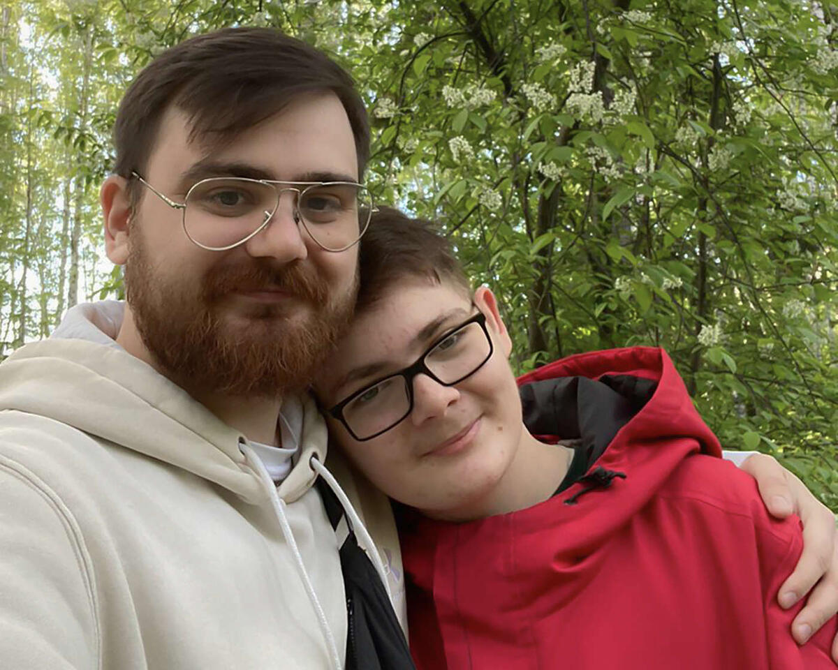 Антон с родным братом Юрием. Фото из домашнего архива