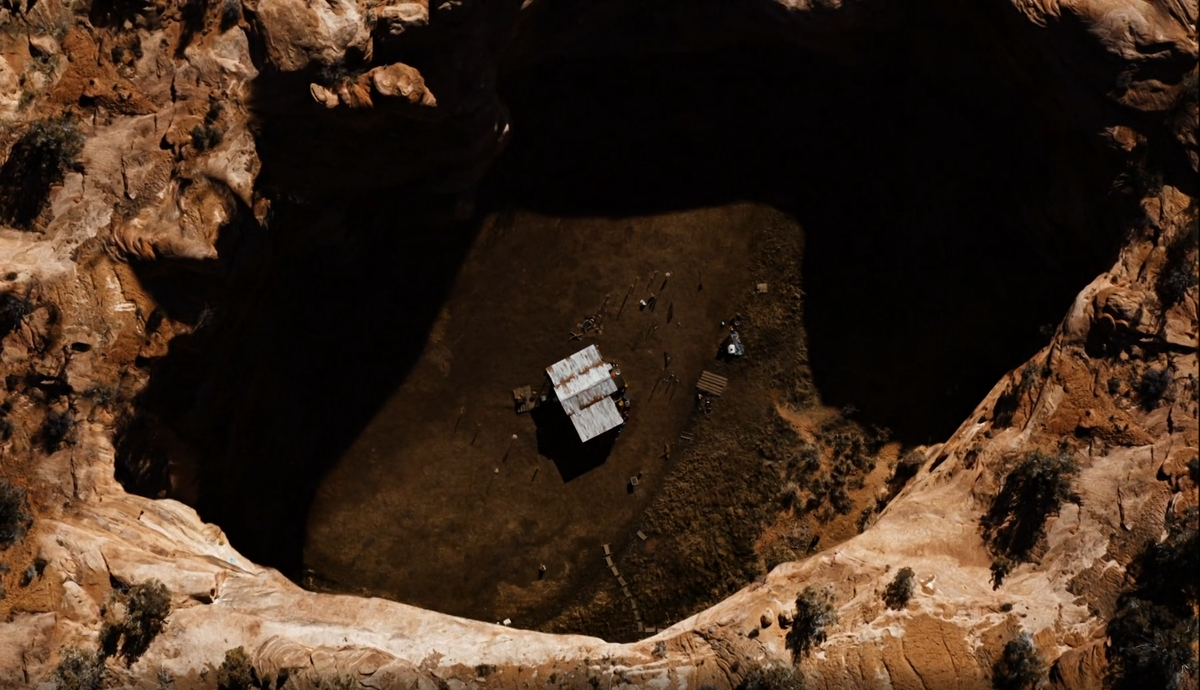 Яма, где сидит злая баба.