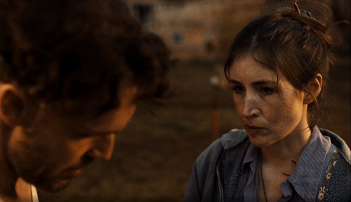 Мужик и баба, баба очень заботливая первое время