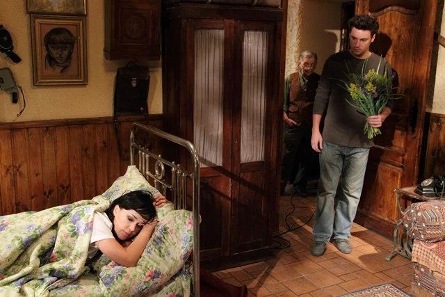 Кадр из сериала «Аманда О» (2010)