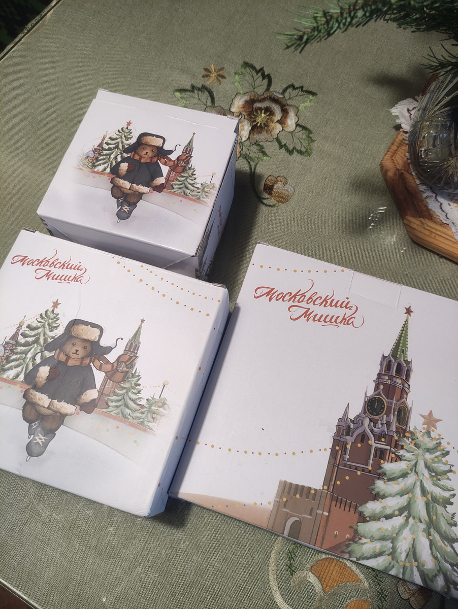 Коробочки очень красивые. Символические. Московский Мишка.