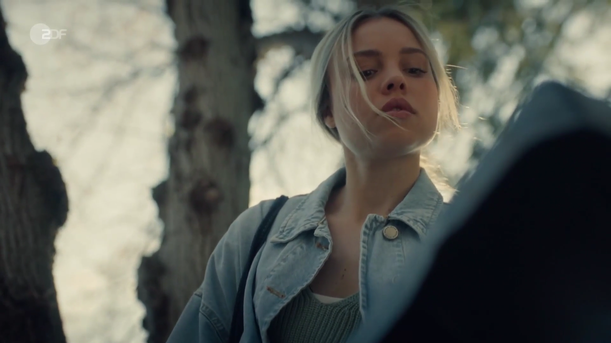 Кадр из сериала.