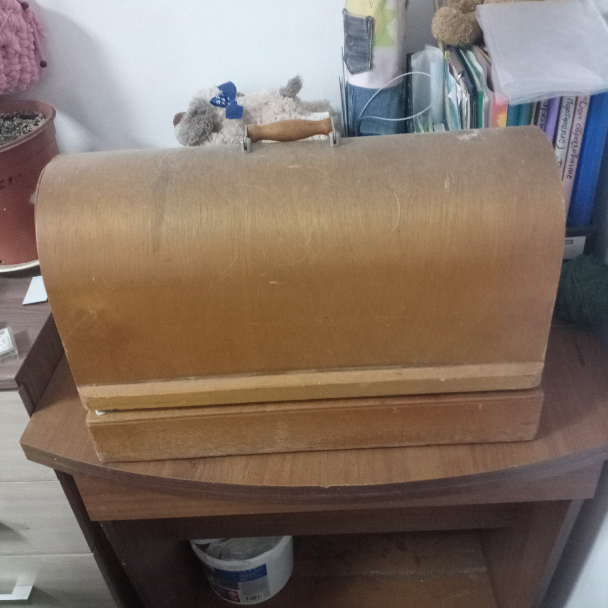 Эта машинка оказалась у меня по воле судьбы и я её ни разу не открывала. 