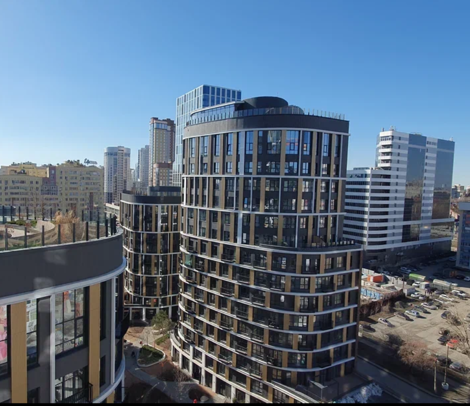 В этом комплексе мы сделали несколько классных квартир в 23-24 годах. 