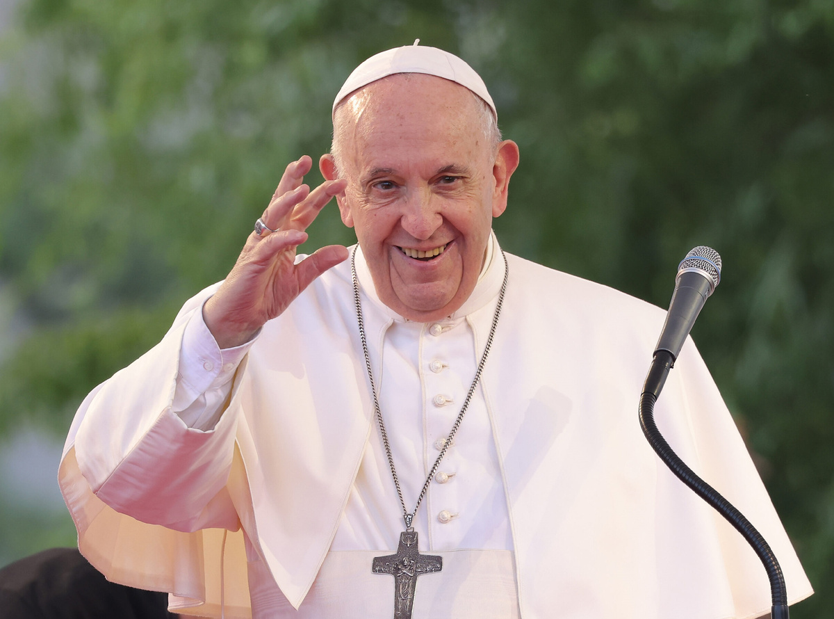 После встречи с учёными Франциск заявил, что Бог существует! (Фото: images.mamamia.bg).