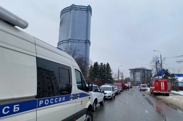    Спустя 30 минут после атаки ЖК был оцеплен полностью. Фото: АиФ-Казань