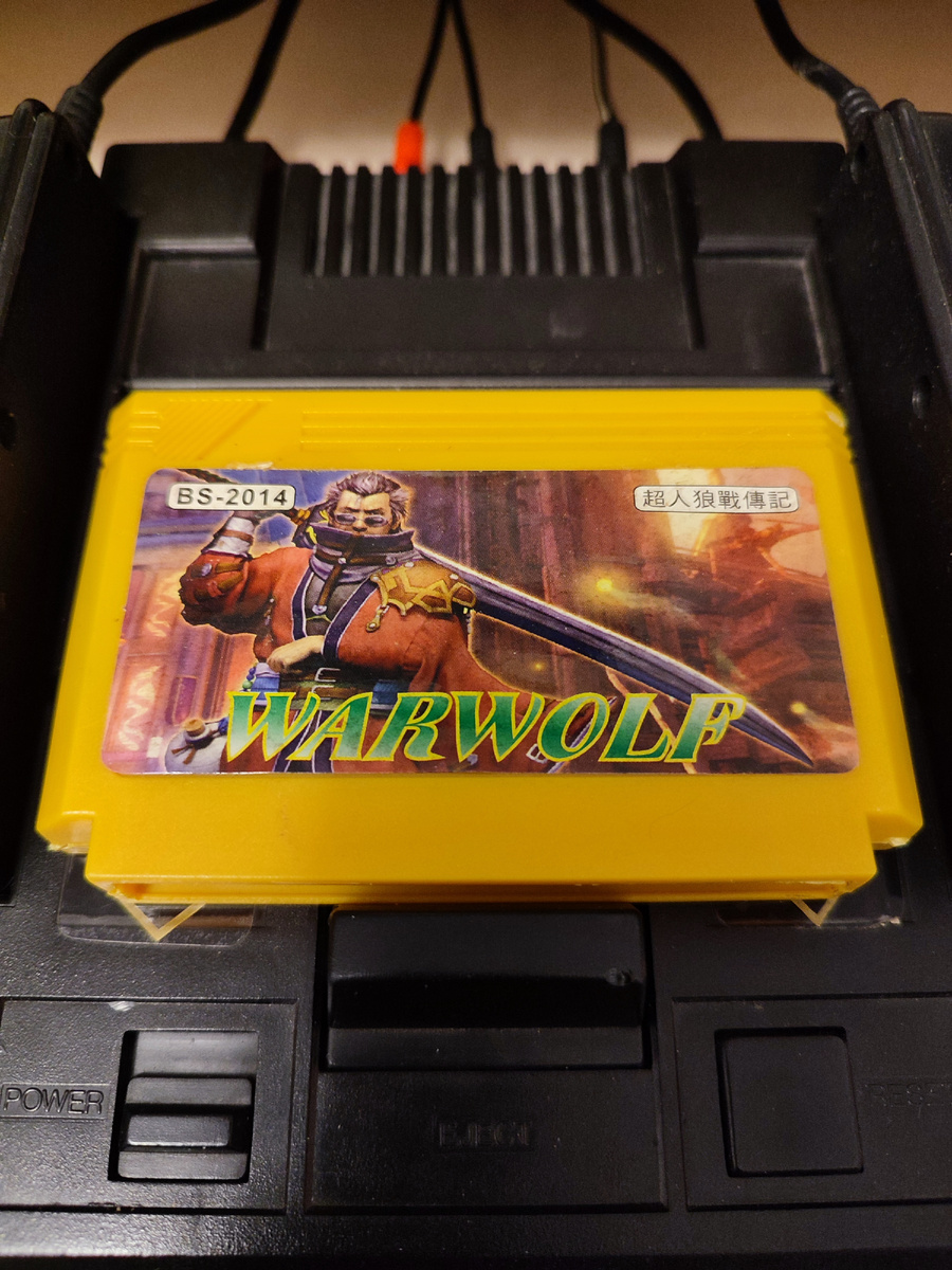 Фото сделаны мной. На фото игра "Warwolf". Оригинал игры "Werewolf: The Last Warrior" был разработан Data East, SAS Sakata и издан Takara, Data East в 1990,.г. для приставки NES. Дизайнеры Т. Ванатабе, Эихиро Накатсу.Фото демонстрирует начальную заставку игры, а так же общий визуальный фон игры. Подробнее об этом рассказано в статье. Все материалы принадлежат правообладателям и размещены исключительно в информационных целях.