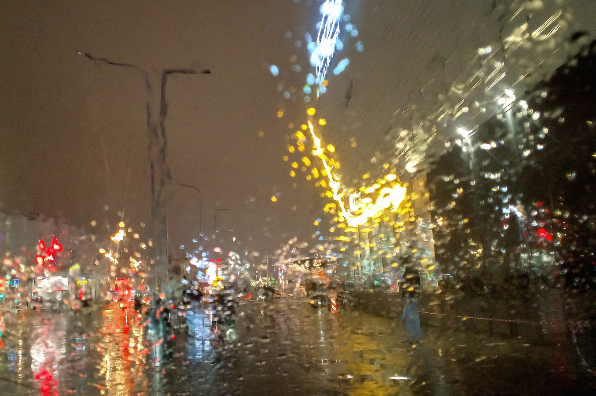 Место встречи. Байконур. Ул. Декабристов 17. Дождь...