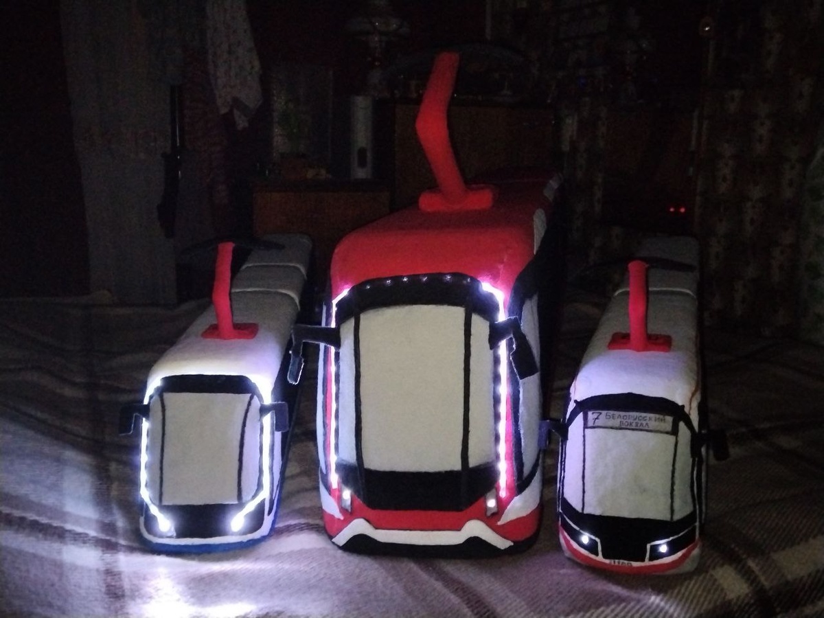 Мягкие модели трамваев, выполненные из поролона и флиса.  vk.com/ptmz_trams