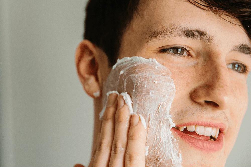 Почему вырабатывается много кожного сала?