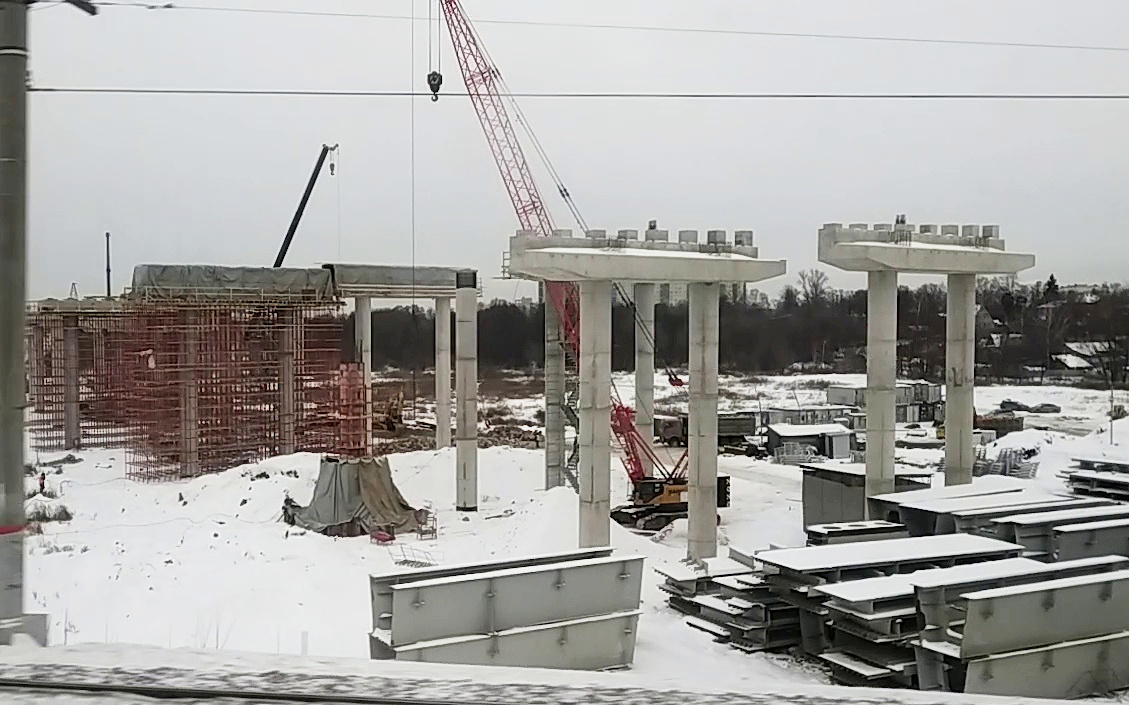 Строительство автодороги ЮЛА в пойме р. Пехорка в декабре 2024 года, кадр из видео автора
