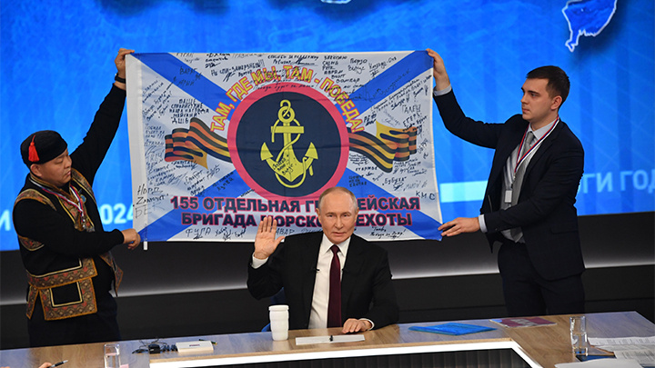    Подарок морпехов президенту России. Фото: Komsomolskaya Pravda/Global Look Press