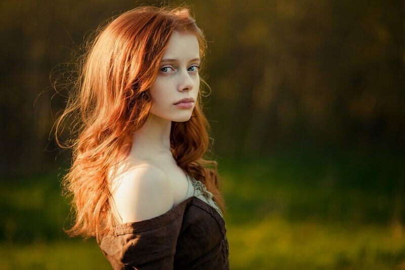 Рыжая модель