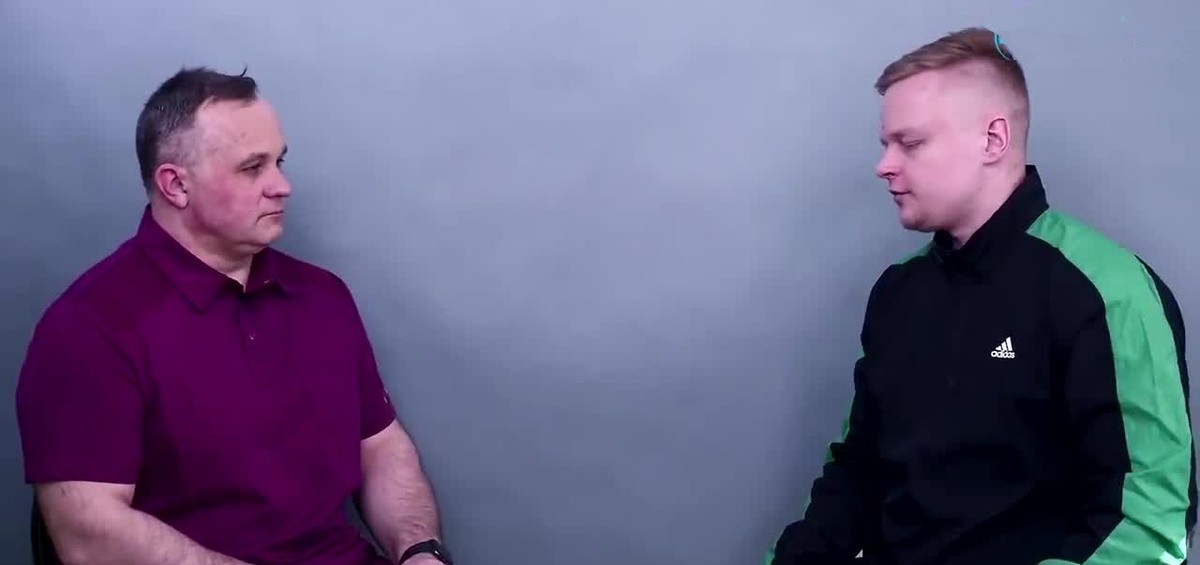 Кадр из интервью. Слева доктор, справа отец Олег 